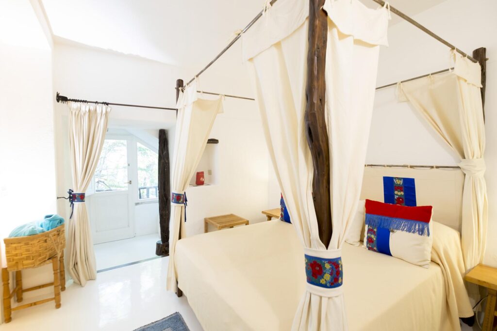 Ein Deluxe-Zimmer im Su Gologone Experience Hotel, Oliena - meer sardinien urlaub