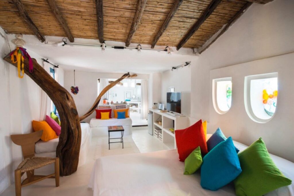 Einblick in das Art-Suite-Studio-Zimmer des des Su Gologone Experience Hotels, Oliena - meer sardinien urlaub