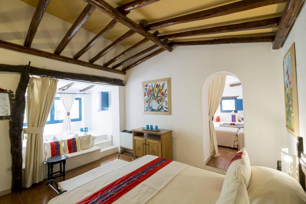 Einblick in einer der zauberhaften Suiten des des Su Gologone Experience Hotels, Oliena - meer sardinien urlaub