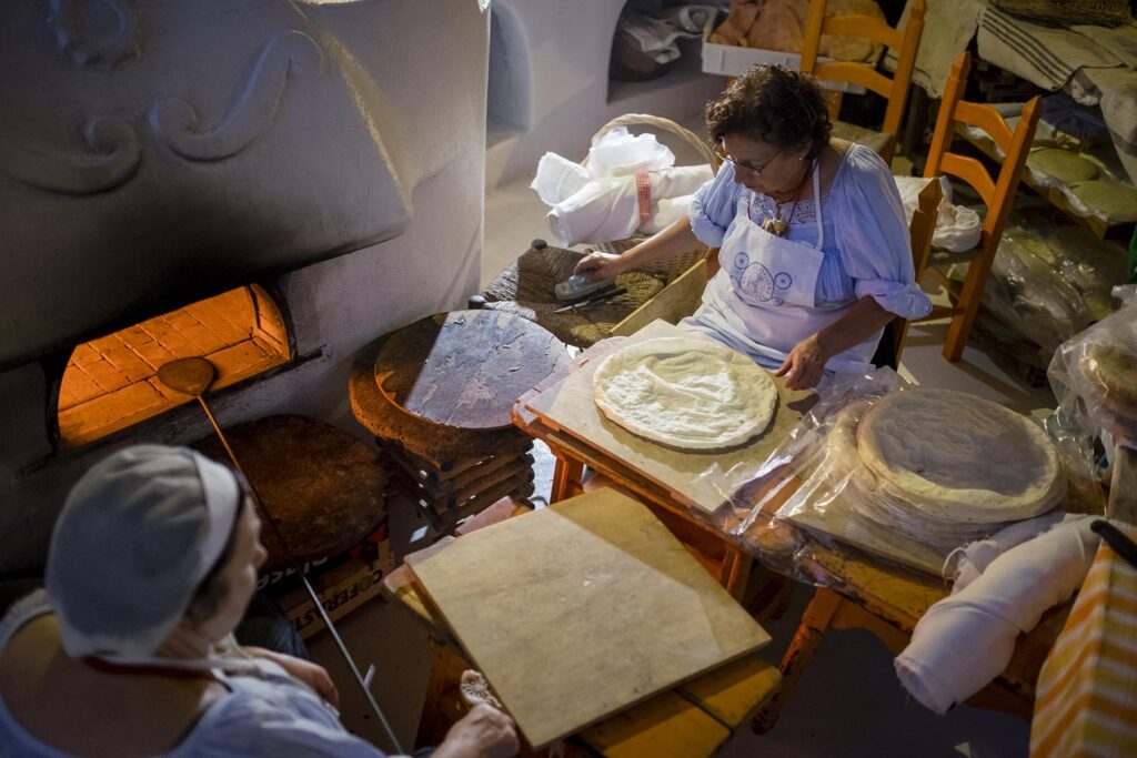 Im Restaurantbereich Nido del Pane werden Brotsorten nach althergebrachtem Brauch zubereitet, Su Gologone Experience Hotel, Oliena - meer sardinien urlaub