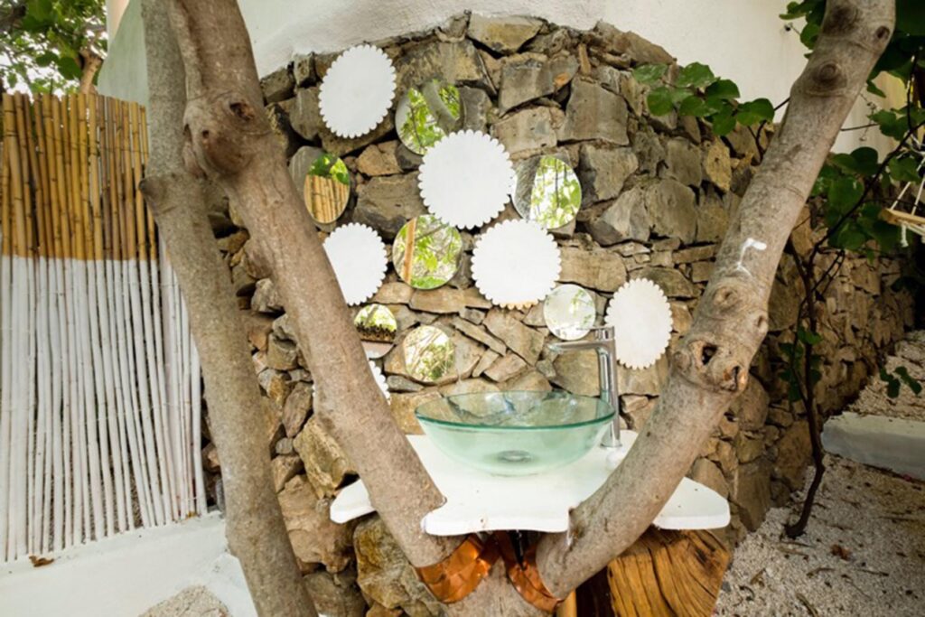 Liebevolle Details der Wild Suite im Su Gologone Experience Hotel, Oliena - meer sardinien urlaub