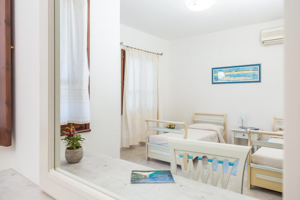 Ein Family-Deluxe-Zimmer, Hotel Genna e Masoni, Cardedu - meer sardinien urlaub