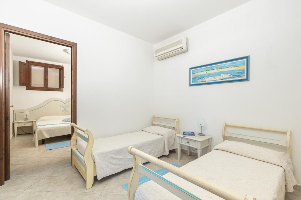 Ein Family-Deluxe-Zimmer des Hotels Genna e Masoni, Cardedu - meer sardinien urlaub