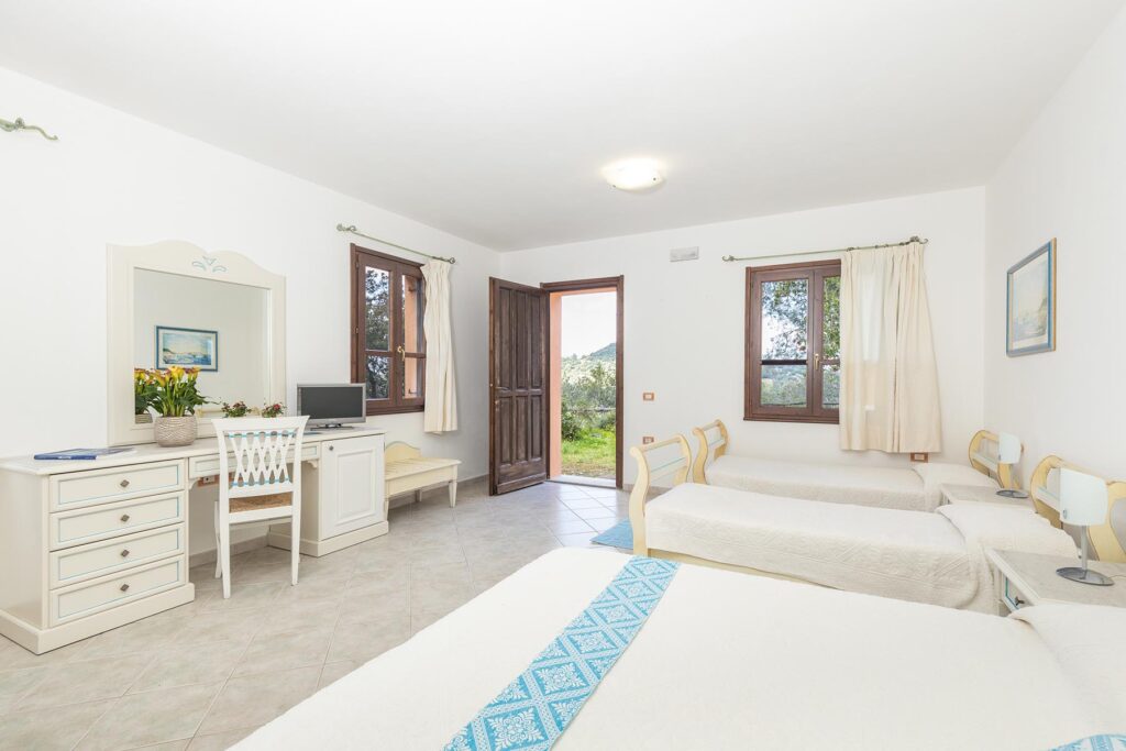 Ein Family-Zimmer des Hotels Genna e Masoni, Cardedu - meer sardinien urlaub