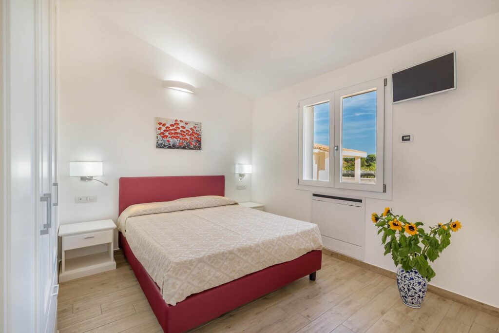 Das Doppelschlafzimmer der Ferienhäuser Ville d´Ogliastra 1, Cardedu - meer sardinien urlaub