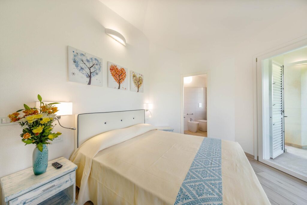 Doppelschlafzimmer eines Ferienhauses Ville d´Ogliastra 1 Piscina, Cardedu - meer sardinien urlaub