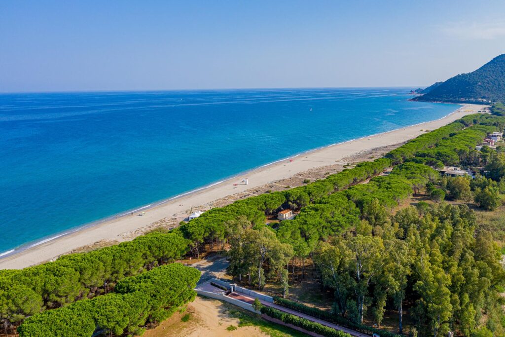 der kilometerlange Strand bei den Häusern der kleinen Anlage Ville d´Ogliastra 1, Cardedu - meer sardinien urlaub