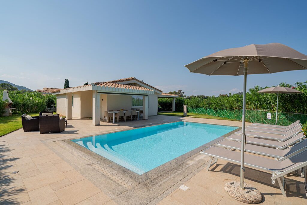der private Pool eines Ferienhauses Ville d´Ogliastra 1 Piscina, Cardedu - meer sardinien urlaub