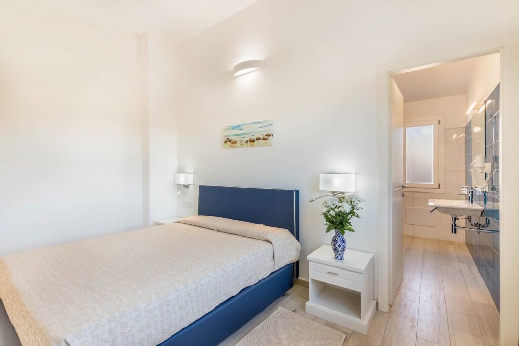 die beiden Doppelschlafzimmer verfügen über ein en-suite-Bad, Ville d´Ogliastra 1 Piscina, Cardedu - meer sardinien urlaub