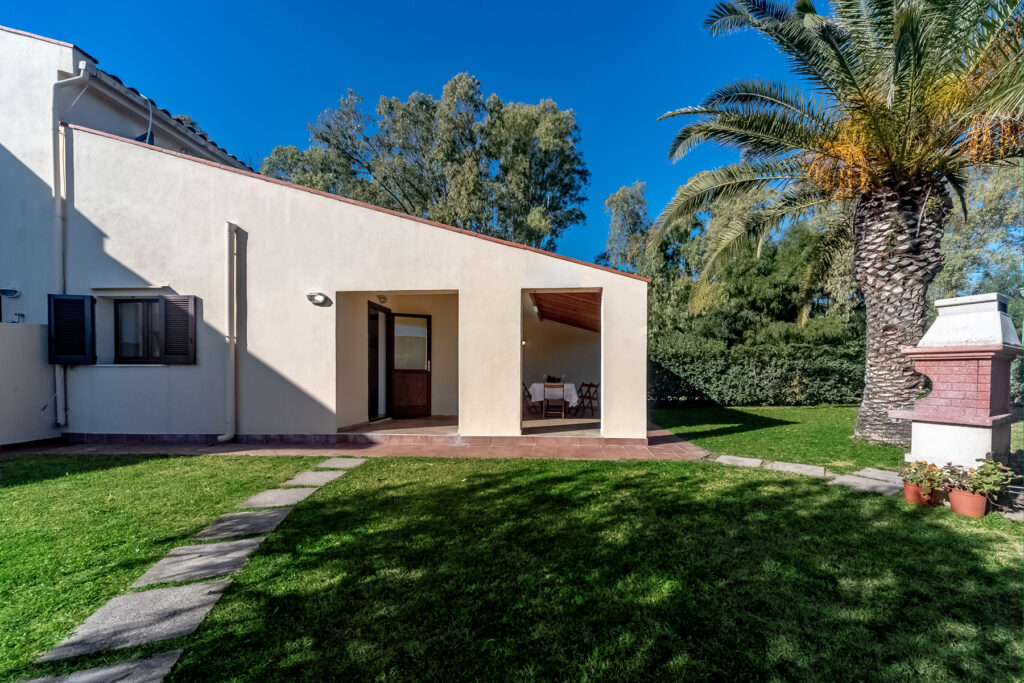 Aussenansicht mit Grill des Ferienhauses Federica, Costa Rei - meer sardinien urlaub