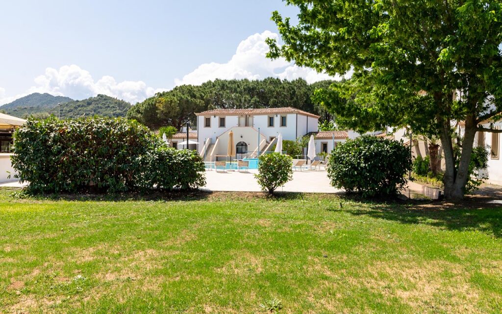 Blick auf das Aparthotel Museddu Beach, Cardedu - meer sardinien urlaub