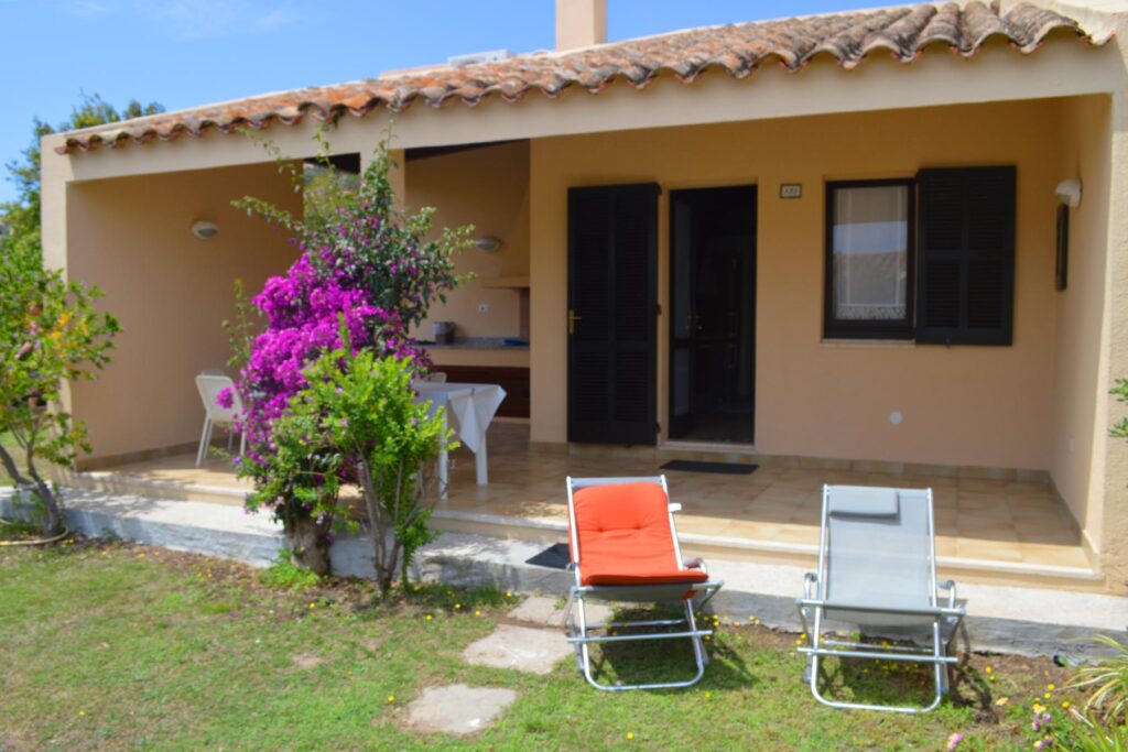 Blick auf die Terrasse des Ferienhauses Turagri 135, Costa Rei - meer sardinien urlaub