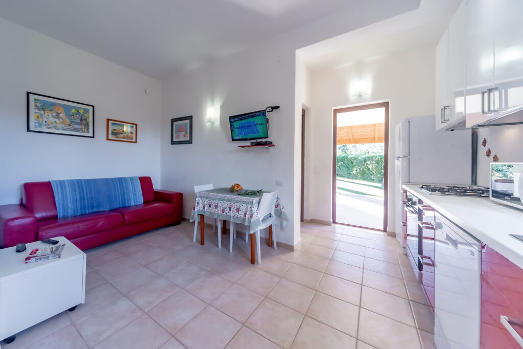Blick vom Kochbereich zur überdachten Terrasse, Ferienhaus Federica, Costa Rei - meer sardinien urlaub