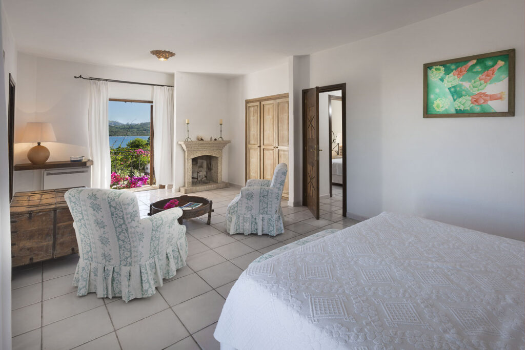 Das Doppelbettschlafzimmer des Ferienhauses Erica vom Cala di Falco, Cannigione - meer sardinien urlaub