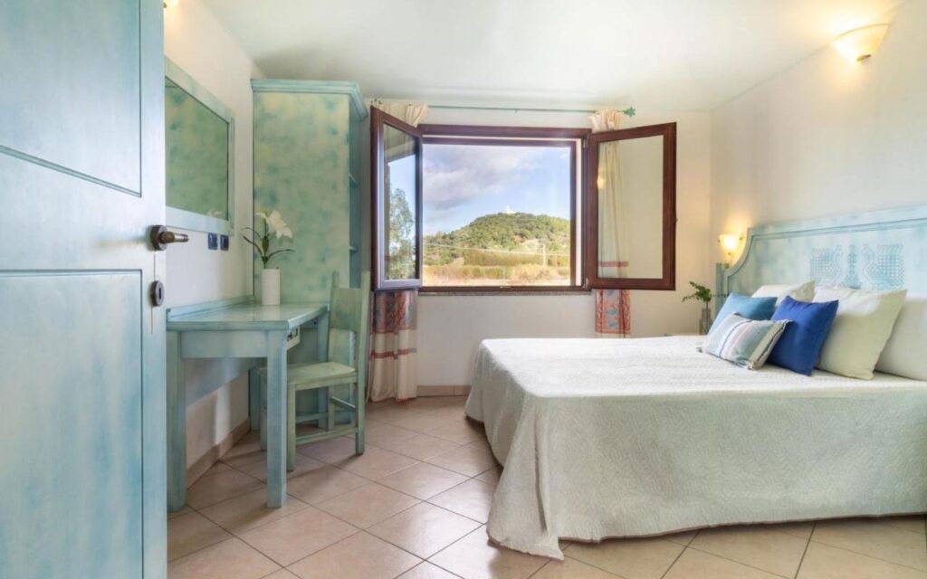Das Doppelzimmer einer Wohnung im Aparthotel Museddu Beach bei Cardedu - meer sardinien urlaub