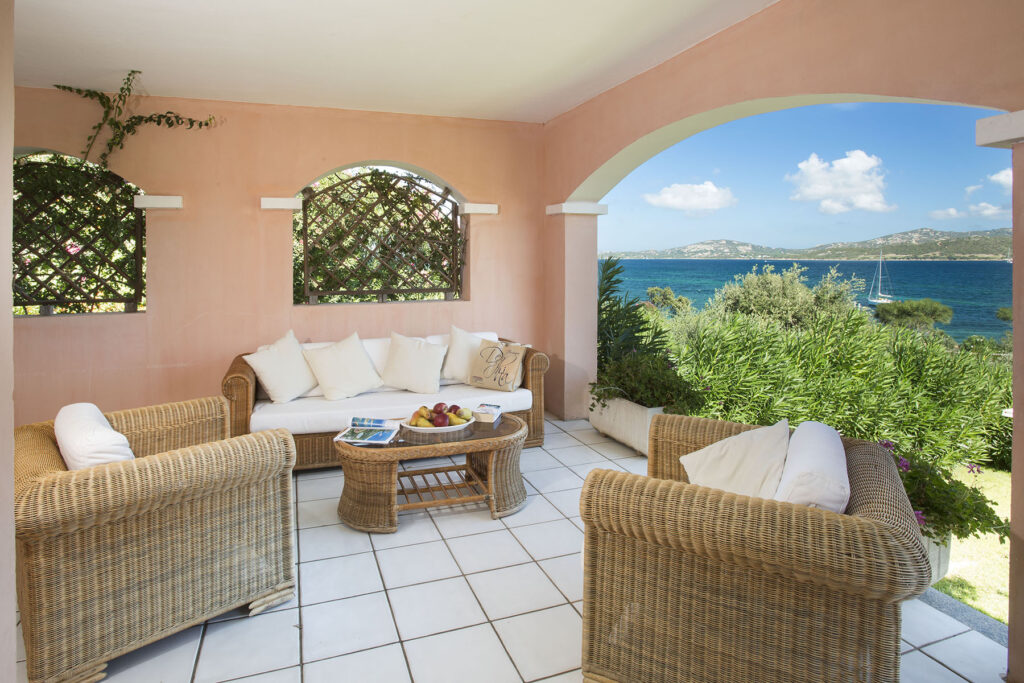Die Meerblick-Terrasse des Ferienhauses Bouganville vom Cala di Falco Typ B, Cannigione - meer sardinien urlaub
