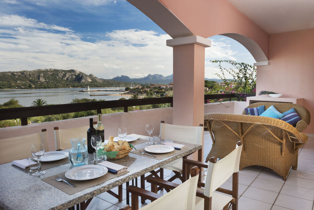 Die Veranda des Ferienhauses Palme vom Cala di Falco Typ D, Cannigione - meer sardinien urlaub