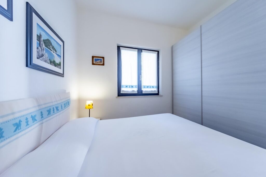 das Doppelschlafzimmer des Ferienhauses Federica, Costa Rei - meer sardinien urlaub