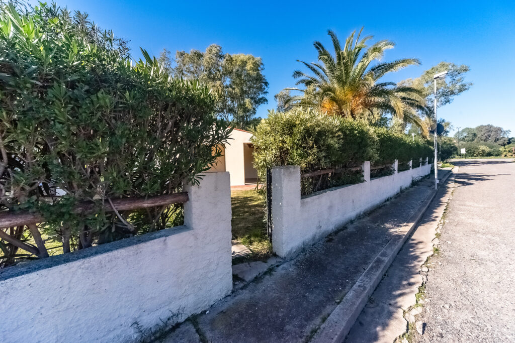 die Gartenumzäunung des Ferienhauses Federica, Costa Rei - meer sardinien urlaub