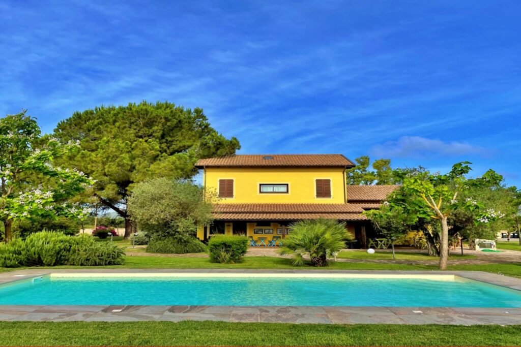 Aussenansicht des Agriturismo Su Passu mit Pool, Alghero - meer sardinien urlaub