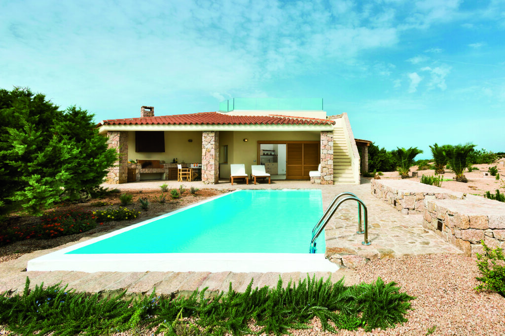 Aussenansicht des Ferienhauses Romasinu mit Privatpool, Torreruja, Isola Rossa - meer sardinien urlaub