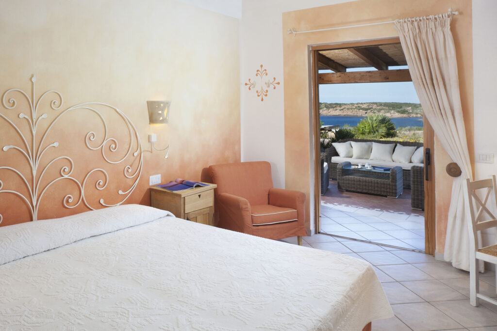 Das Schlafzimmer der Dependance des Ferienhauses Olivastri, Torreruja, Isola Rossa - meer sardinien urlaub