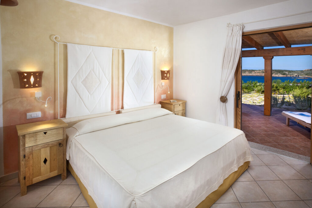Das Schlafzimmer im Haupthaus des Ferienhauses Olivastri, Torreruja, Isola Rossa - meer sardinien urlaub