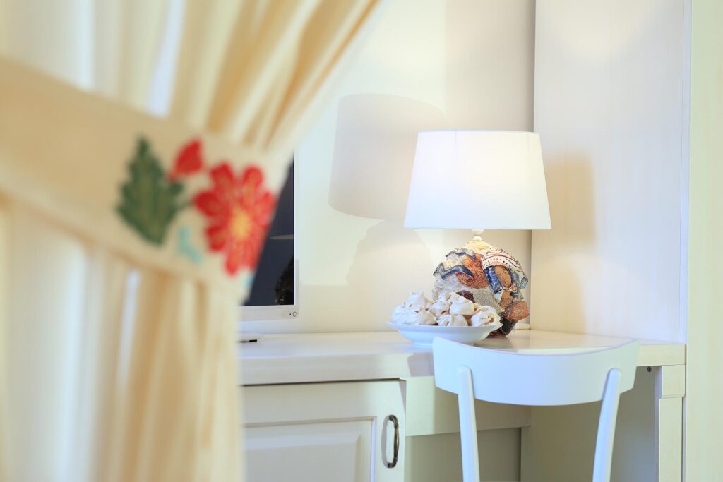 Detail-Aufnahme des Standardzimmers, Agriturismo Inghirios, Alghero - meer sardinien urlaub