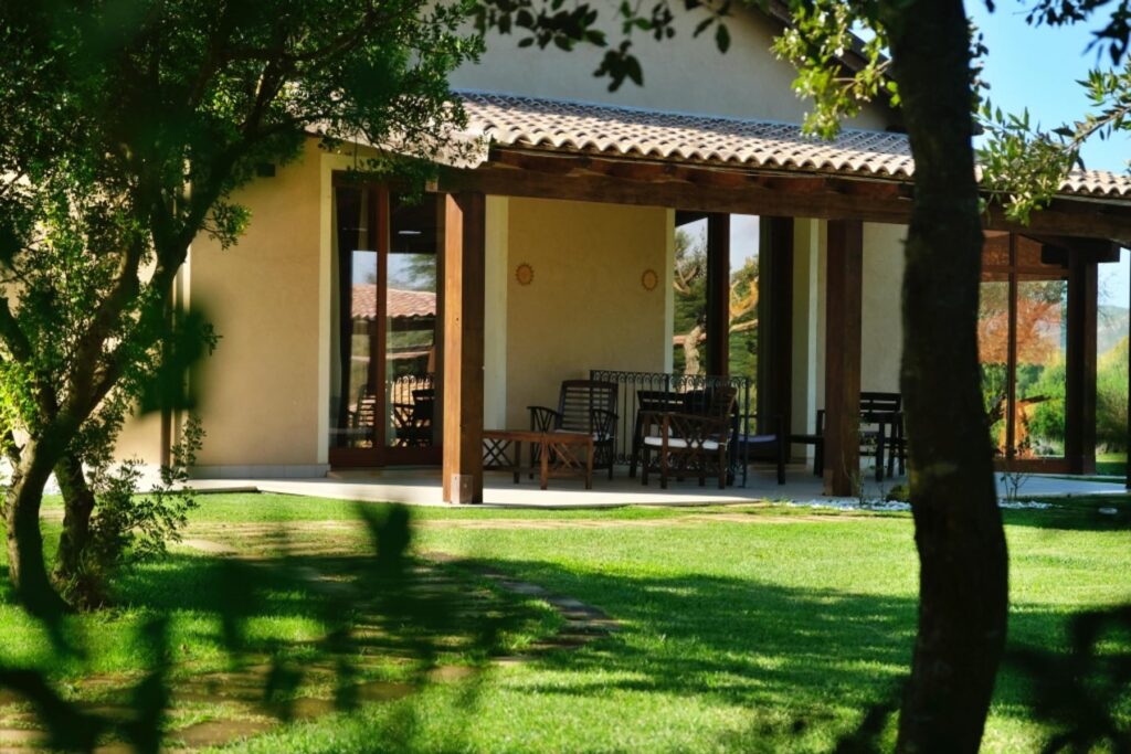 Die Terrasse des Deluxe-Zimmers, Agriturismo Inghirios Alghero - meer sardinien urlaub