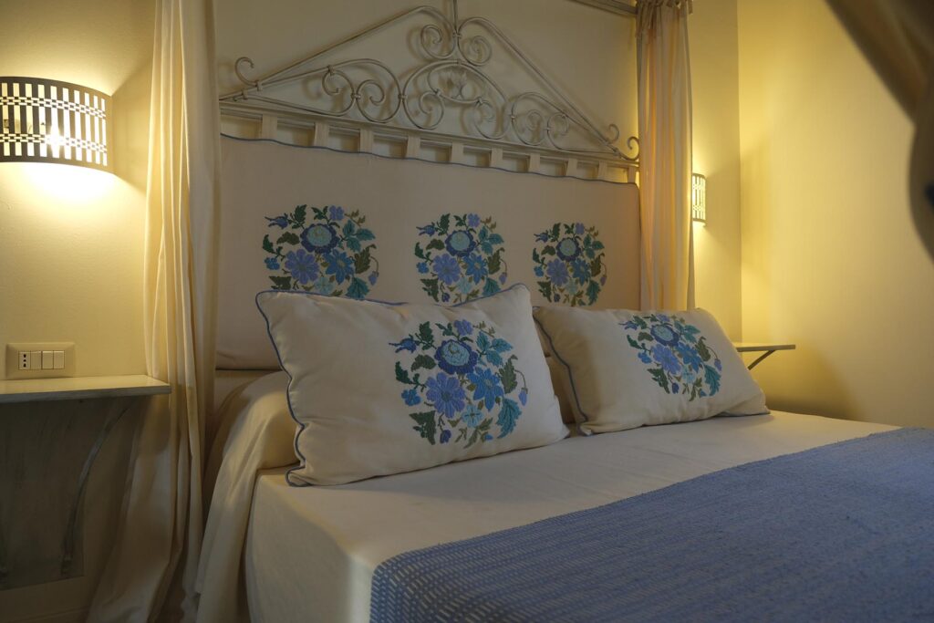 Doppelbett des Standard-Zimmers, Agriturismo Inghirios, Alghero - meer sardinien urlaub