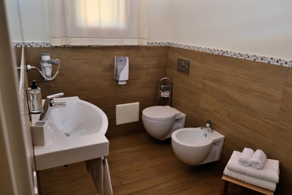 das Bad der Gardensuite, Agriturismo Inghirios, Alghero - meer sardinien urlaub