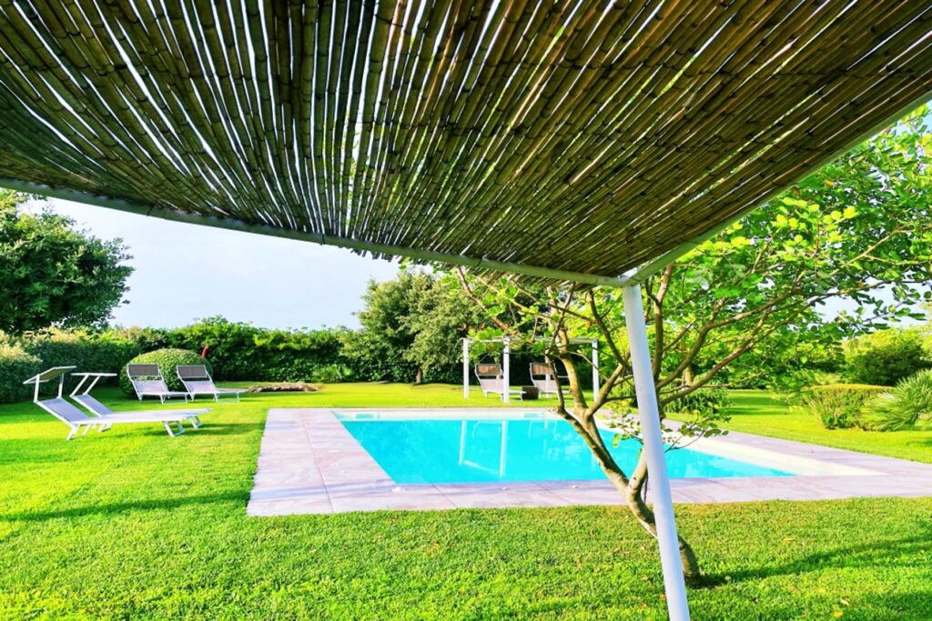 der Poolbereich des Agriturismo Su Passu, Alghero - meer sardinien urlaub