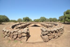 Der Brunnentempel Santa Cristina bei Paulilatino ist eines der sch&ouml;nsten Kultst&auml;tten der Nuraghen-Kultur, Sardinien - meer sardinien urlaub