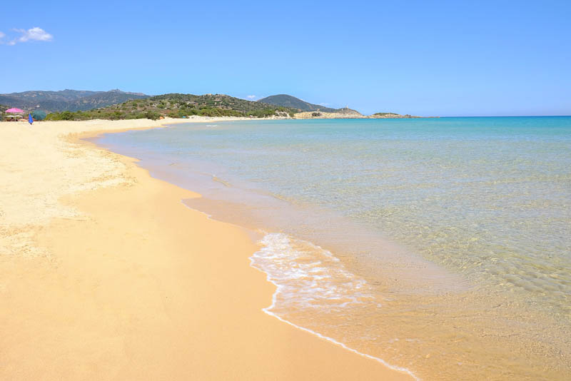Der herrliche Strand Porto Campana von Chia im Südwesten von Sardinien - meer sardinien urlaub