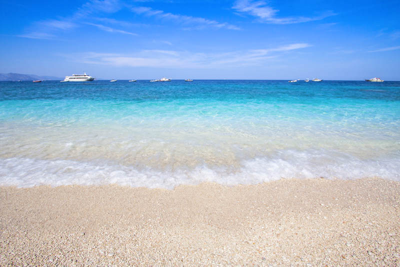 Für einen unvergesslichen Urlaubstag vormerken das einzigartige Meer vor der Bucht Cala Mariolu, Sardinien - meer sardinien urlaub