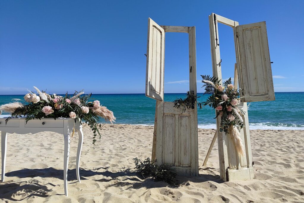 Traubogen Vintage-Tuer - Heiraten auf Sardinien
