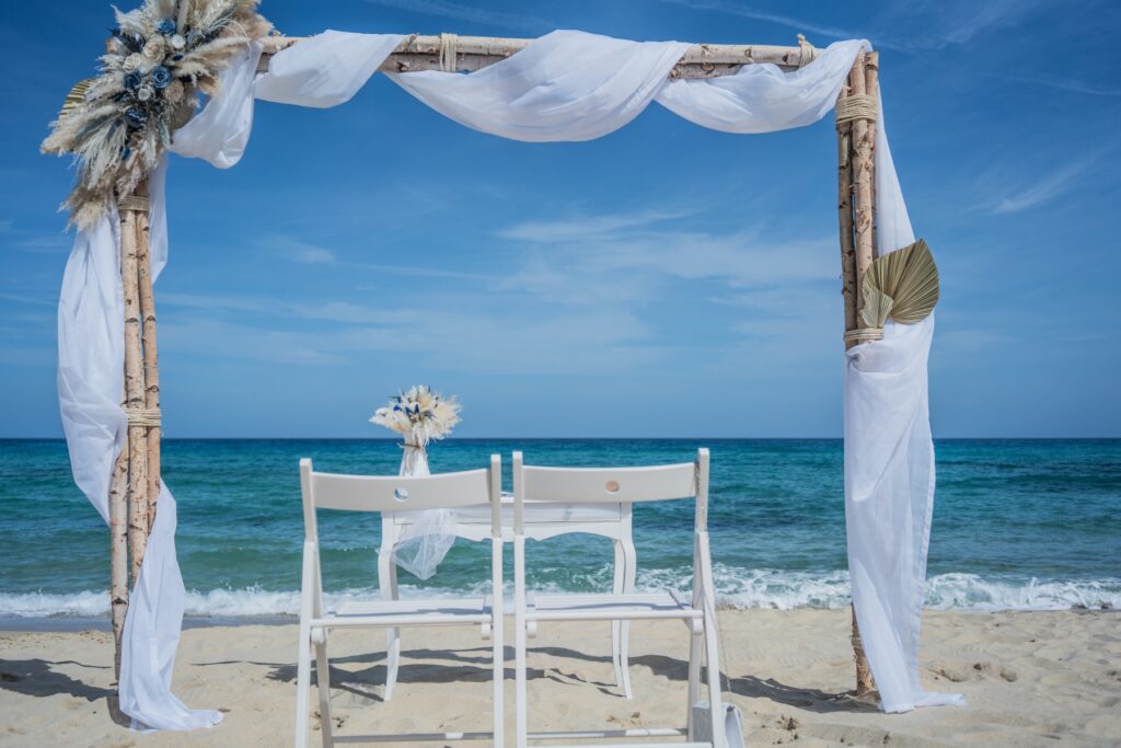 Birkenholz-Traubogen - Heiraten auf Sardinien